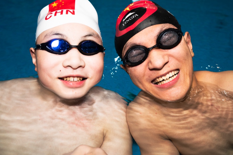 18-2022年，拍摄于苏州常熟，队员徐好喆（左）和陈思宇（右），均为脑瘫儿童，徐好喆获江苏省比赛冠军。.jpg