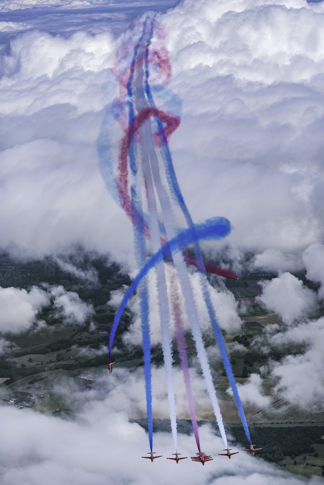 苍穹之舞-3 英国皇家空军红箭飞行表演队经典的滚转飞行表演.jpg